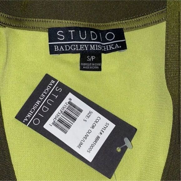 Badgley Mischka Olive/Lime Shoulder Pad
Top(Size Small) - Picture 4 of 4